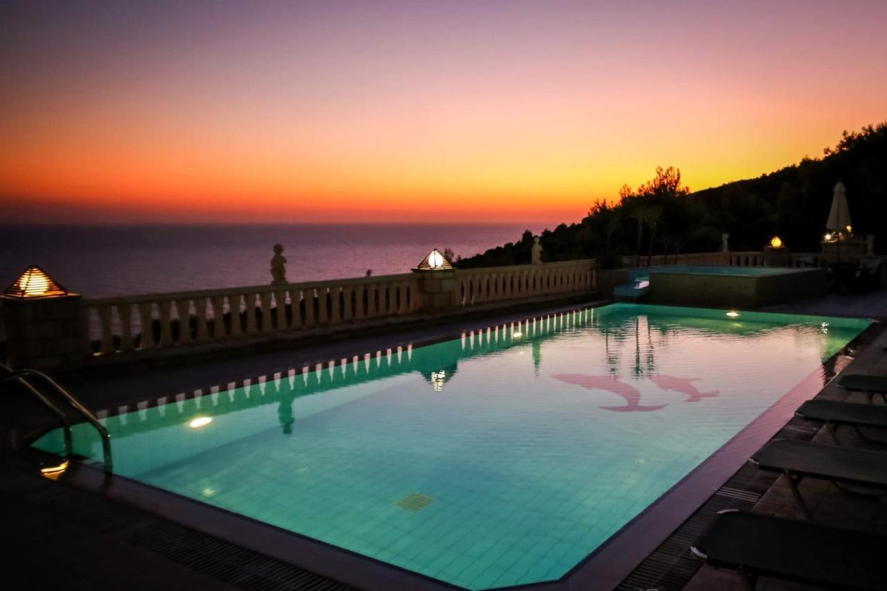 Keri Me Away - Argo'S Summer Poolside Retreats Villa Exterior photo