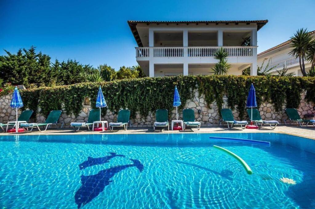 Keri Me Away - Argo'S Summer Poolside Retreats Villa Exterior photo